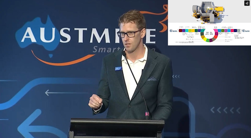 Simon Thompson, Gerente General de Ingeniería de RME, presentando en la Gira de la Innovación Minera Austmine
