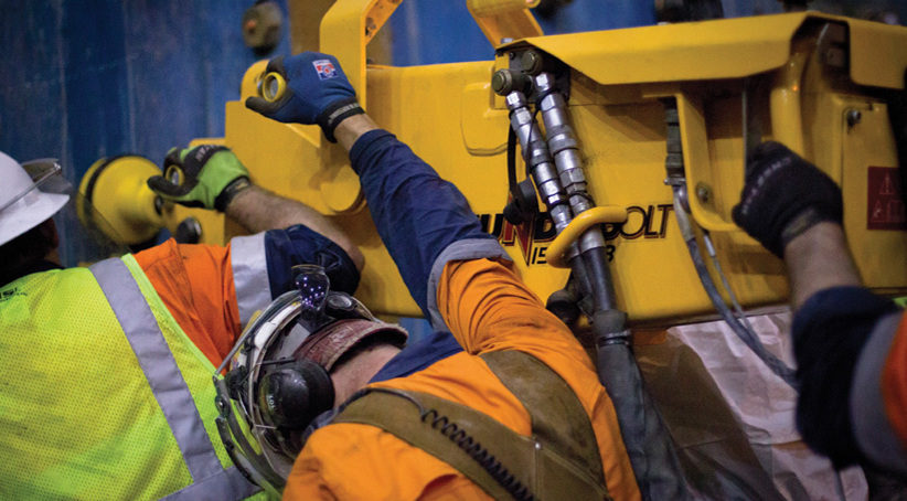 Cuadrilla guiando un Martillo Sin Culatazo THUNDERBOLT 1500 Special Performance
