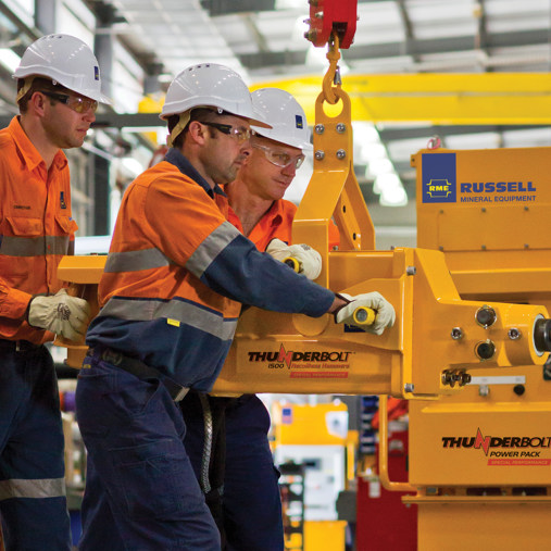 RME Customer Service Technicians guiding a THUNDERBOLT Recoilless Hammer