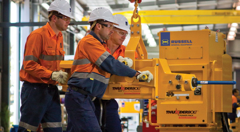 RME Customer Service Technicians guiding a THUNDERBOLT Recoilless Hammer
