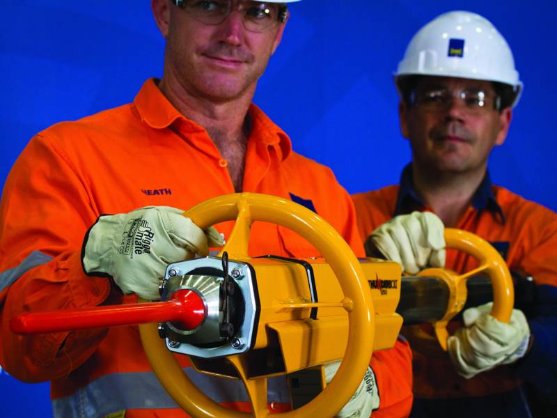 RME employees holding a THUNDERBOLT 250 Pneumatic Hammer