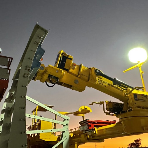 Máquina para Revestir Molinos RUSSELL 7 con AutoMotion con control remoto y operación semiautomatizada